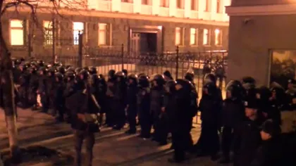 Proteste la Kiev: Manifestanţii au încercat să intre în clădirea administraţiei prezidenţiale