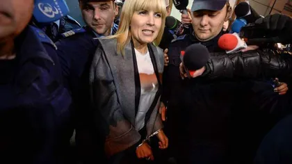 Elena Udrea, cu palton de 3.000 de euro în AREST. Ce spune Iulia Albu despre ţinuta ei
