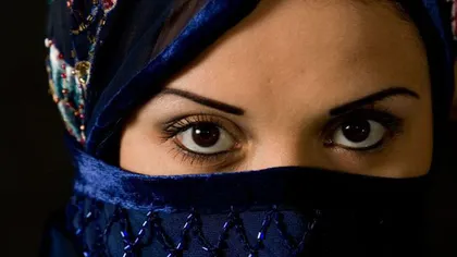 Ghidul femeilor din Statul Islamic. Inimaginabil ce sunt fetele puse să facă de la 9 ani
