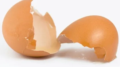 Cum foloseşti coaja şi membrana de la un ou pentru a-ţi trata tenul