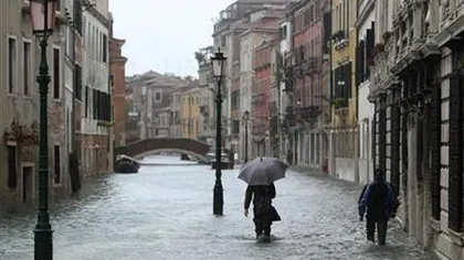 Italia: COD PORTOCALIU de PLOI şi inundaţii şi alunecări de teren. O persoană a murit VIDEO