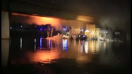 IMAGINI SPECTACULOASE. Un pod important din Varşovia, în flăcari VIDEO