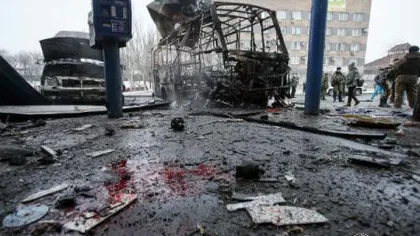LUPTE în Doneţk: Un proiectil a spulberat o staţie de autobuz. Patru morţi şi mai mulţi răniţi