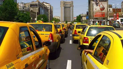 Taximetriştii protestează în faţa Primăriei Capitalei