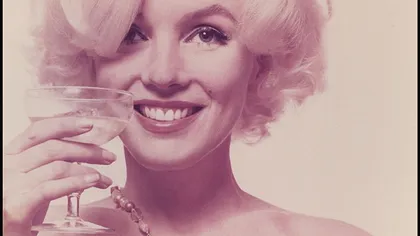 ULTIMUL SĂRUT. Fotografii inedite cu Marilyn Monroe surprinse cu câteva zile înainte de MOARTE FOTO
