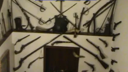 Zeci de arme, săbii şi sarcofage romane, descoperite într-o casă din Timişoara VIDEO