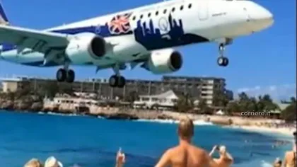 Imagini senzaţionale surprinse în Caraibe: Un avion de linie aterizează la câţiva paşi de plajă VIDEO