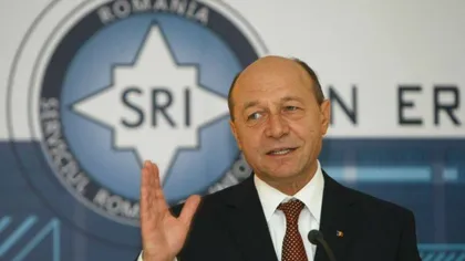 Fost ofiţer SRI: Serviciul de Informaţii ştia că Traian Băsescu era ŞEFUL MAFIEI