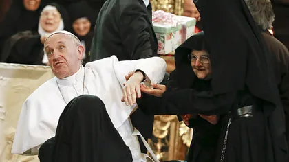 PAŞTE 2015: Papa Francisc le-a cerut preoţilor să nu aibă 