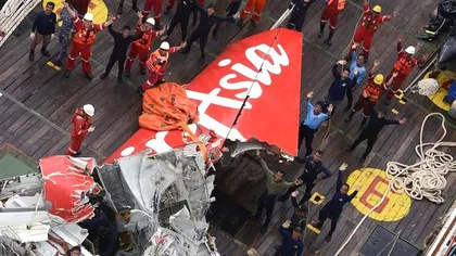 Avionul AirAsia prăbuşit în Marea Java: Autorităţile indoneziene au oprit operaţiunile de căutare