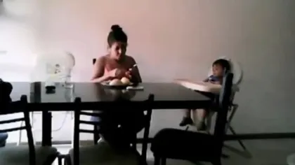 DĂDACĂ filmată cu CAMERA ASCUNSĂ în timp ce avea grijă de un copil. Ce au descoperit părinţii VIDEO