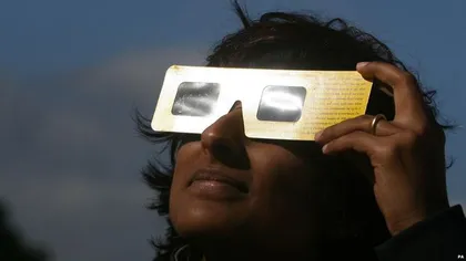 Eclipsa fără ochelari: Un tânăr care a privit cu ochiul liber fenomenul astronomic a ajuns la spital