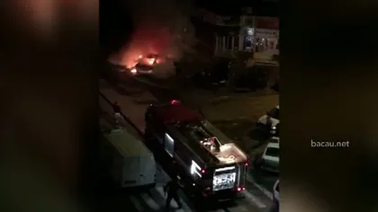 Maşină în flăcări, pe o stradă din Bacău VIDEO