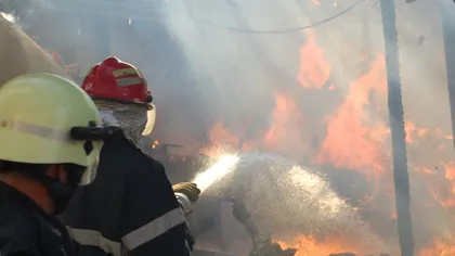 Incendiu puternic în Prahova. Mai multe butelii au explodat într-o casă VIDEO