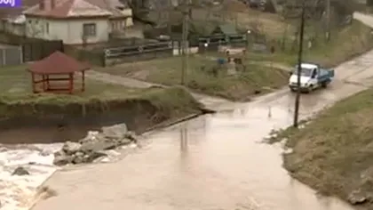 Situaţie disperată într-o localitate din Dolj, unde 500 de gospodării au fost inundate de apă VIDEO