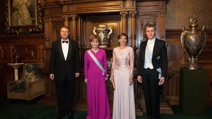 Imagini inedite cu Klaus şi Carmen Iohannis la dineul de la Peleş. Ce i-au dăruit Principesei Margareta VIDEO