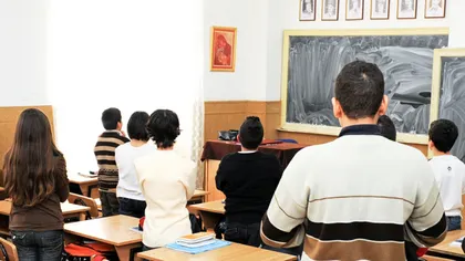 Profesor de religie din Braşov, acuzat de discriminare: Le-a dat elevilor broşuri împotriva homosexualilor