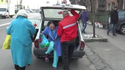 REVOLTĂTOR. Mai mulţi pacienţi transportaţi la spital în portbagajul unei ambulanţe VIDEO