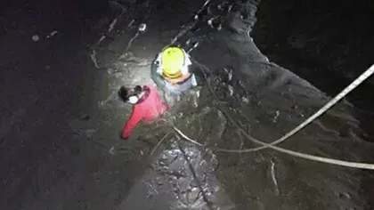 TESTUL FINAL al DRAGOSTEI. Două femeie s-au aruncat INTENŢIONAT în apă pentru a fi salvate de un BĂRBAT