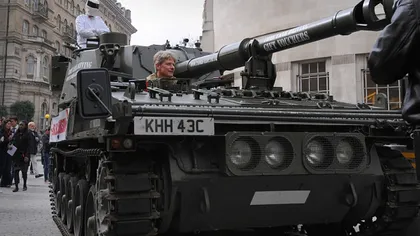 PETIŢIE pentru Clarkson adusă cu tancul la BBC