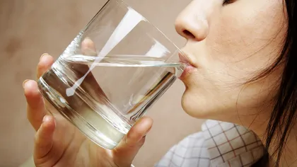 Ce se schimbă în organismul tău dacă bei apă caldă