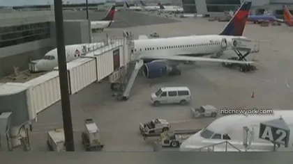 Aterizare de urgenţă a unui avion Delta Air, după turbulenţe: Doi pasageri, răniţi