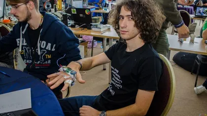 Doi elevi au inventat brăţara care recunoaşte gesturile umane