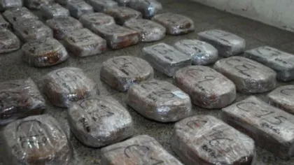 Poliţiştii din Timişoara au capturat 70 de kilograme de COCAINĂ NEAGRĂ