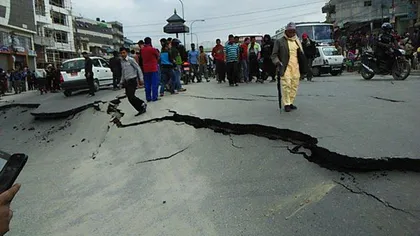 Cutremur puternic, de 7.9, în Nepal. Peste 1.100 de morţi, temple prăbuşite, avalanşe pe Muntele Everest FOTO