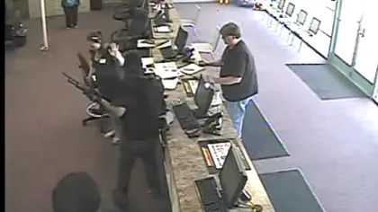 Cum a jefuit un singur om o bancă în 60 de secunde VIDEO