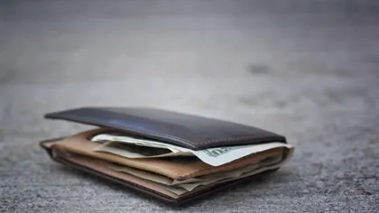 Un bărbat şi-a găsit portofelul pierdut după 14 ani. Ce surpriză uriaşă a avut când l-a deschis