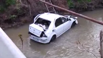 Un şofer a plonjat în râul Dâmbu după ce a pierdut controlul volanului VIDEO