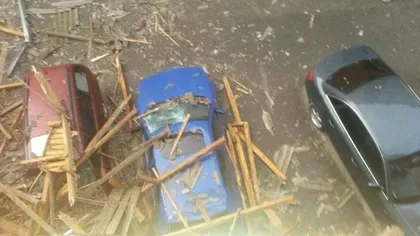 Un acoperiş de bloc s-a prăbuşit din cauza vântului şi a distrus 8 maşini