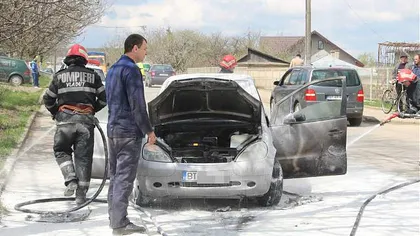 Pericol de explozie la o benzinărie din Botoşani. O maşină a luat foc lângă pompă VIDEO