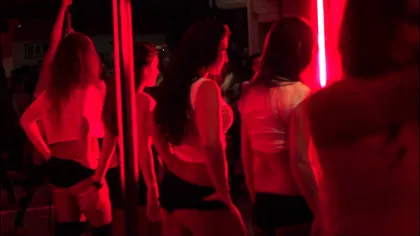 Notă de plată EXORBITANTĂ plătită pentru o singură NOAPTE într-un club de striptease: A vrut şapte FEMEI FOTO