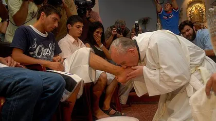 Ritualuri de Joia Mare: Papa Francisc spală picioarele a 12 deţinuţi