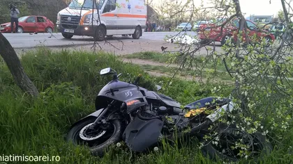Accident TERIBIL. Motociclist zdrobit de două maşini FOTO şi VIDEO