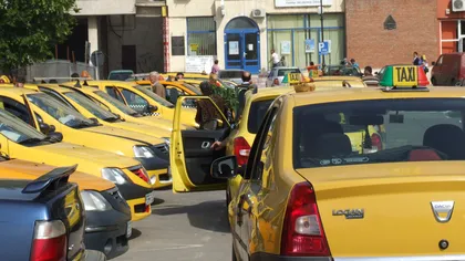 Un taximetrist fără carnet de şofer, prins în trafic