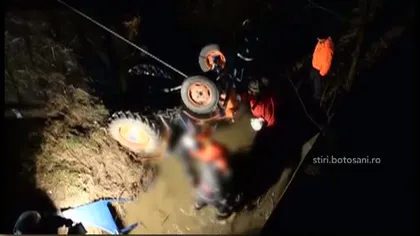 Tractorist mort, după ce a căzut cu tractorul într-o râpă de 7 metri VIDEO