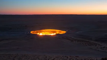 Un EXPLORATOR şi-a riscat viaţa intrând în PORŢILE IADULUI, craterul care arde de 40 de ani VIDEO