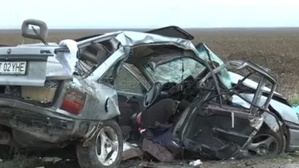 Accident TERIBIL între o maşină şi un TIR. Şoferul autoturismului a murit la spital