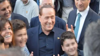Silvio Berlusconi, glume la un miting electoral: I-a pus 