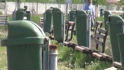 Parc cu pubele de gunoi în loc de flori, în Braila VIDEO