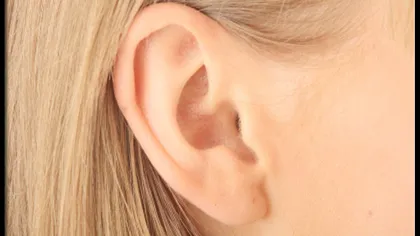 Care este cel mai bun mod de a-ţi curăţa urechile? Află ce spun medicii