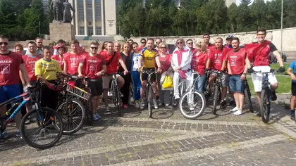 Turul Cotroceniului, cu Cristian Rizea şi Ilie Năstase. Zeci de bucureşteni au pedalat alături de cei doi
