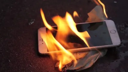 Un iPhone a luat foc şi utilizatorul s-a ales cu arsuri grave. Care e cauza incidentului