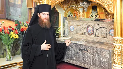L-a găsit pe Dumnezeu în România. Povestea fascinantă a călugărului german care slujeşte în Bucureşti VIDEO