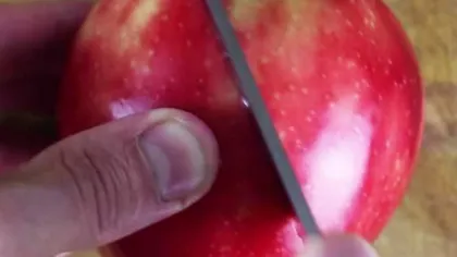 VIDEO VIRAL: Până acum ai procedat GREŞIT! Cum se taie corect un măr