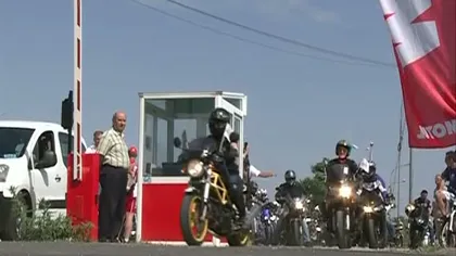 IUBIM DOUĂ ROŢI. Paradă cu sute de motociclişti în Capitală VIDEO