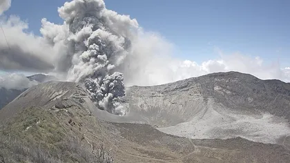 Un vulcan din Costa Rica a erupt din nou. Cenuşa ajunge în capitala ţării. VIDEO